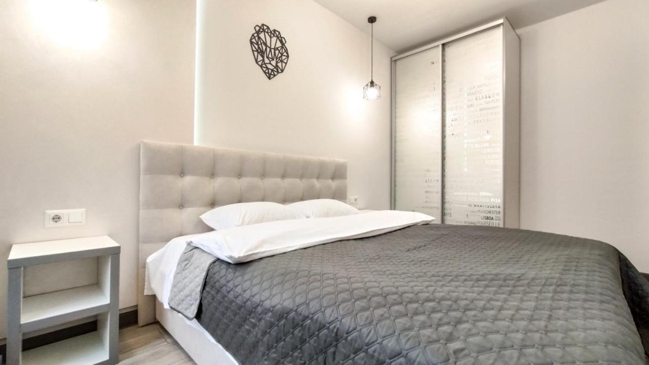 Petrovdom 52,67,205,213 In Smart Apartments In New York Concept House Kyiv Exterior photo