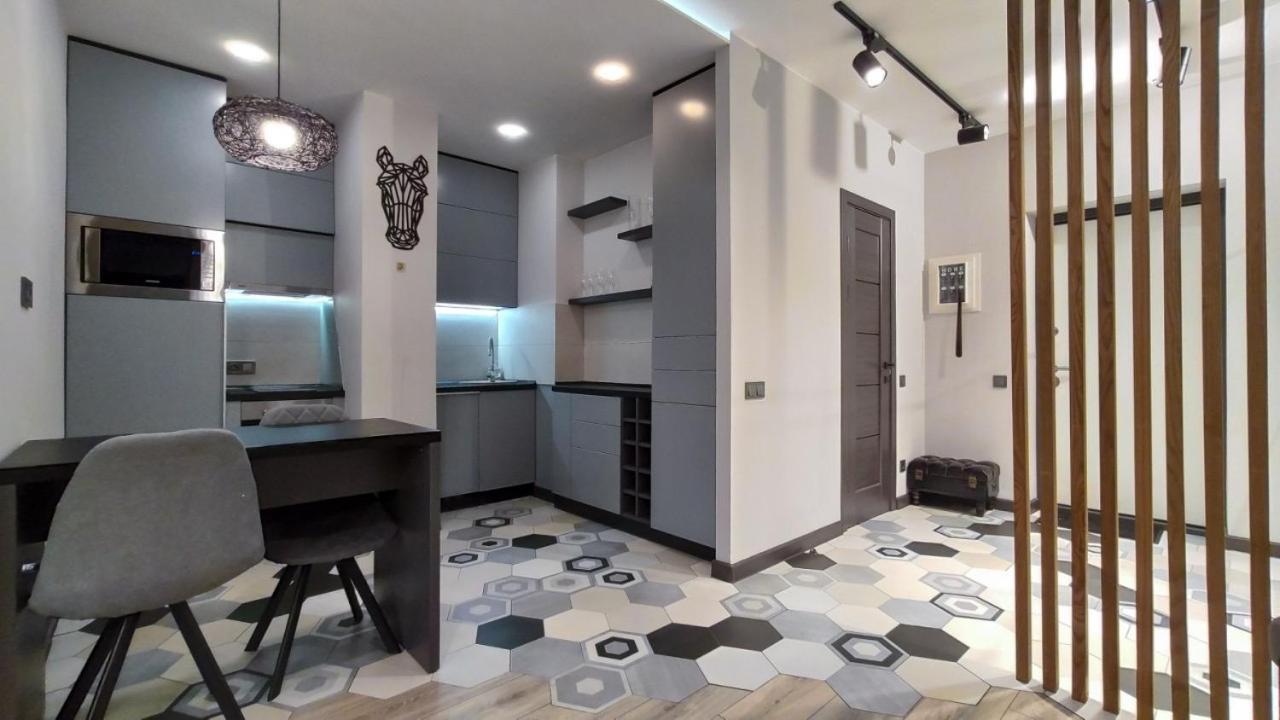 Petrovdom 52,67,205,213 In Smart Apartments In New York Concept House Kyiv Exterior photo